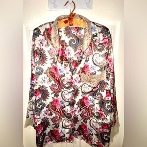 Victoria’s Secret Gold Label Satin Pajama Top – Size M Great condition!